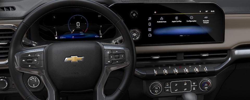 Imagem mostrando o painel do novo SUV Chevrolet Trailblazer. Mostrando volante, painel na cor marrom, tela do MyLink e controle do ar-condicionado.