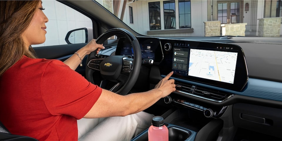 Interior mostrando a conectividade do Equinox EV